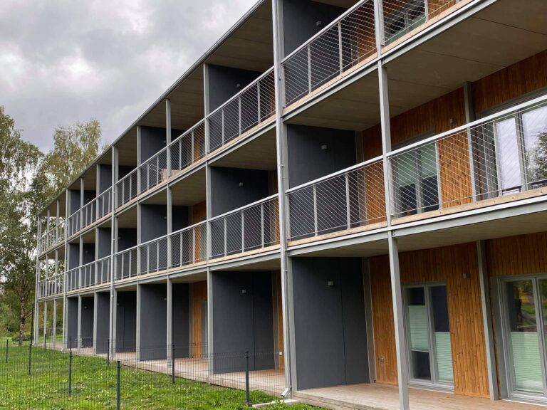 Korterelamu terrasside, vaheseinte ja aia ehitus